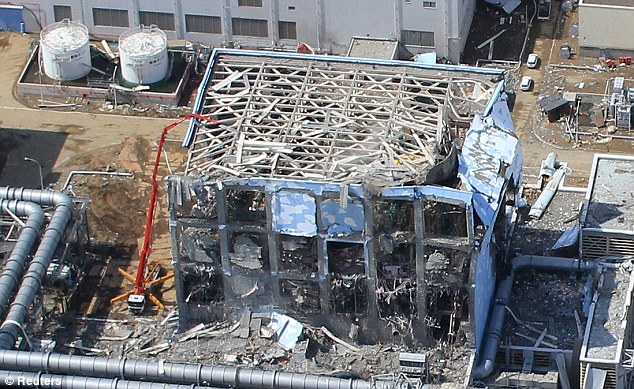 article-1371793-0B7008C500000578-391_634x389